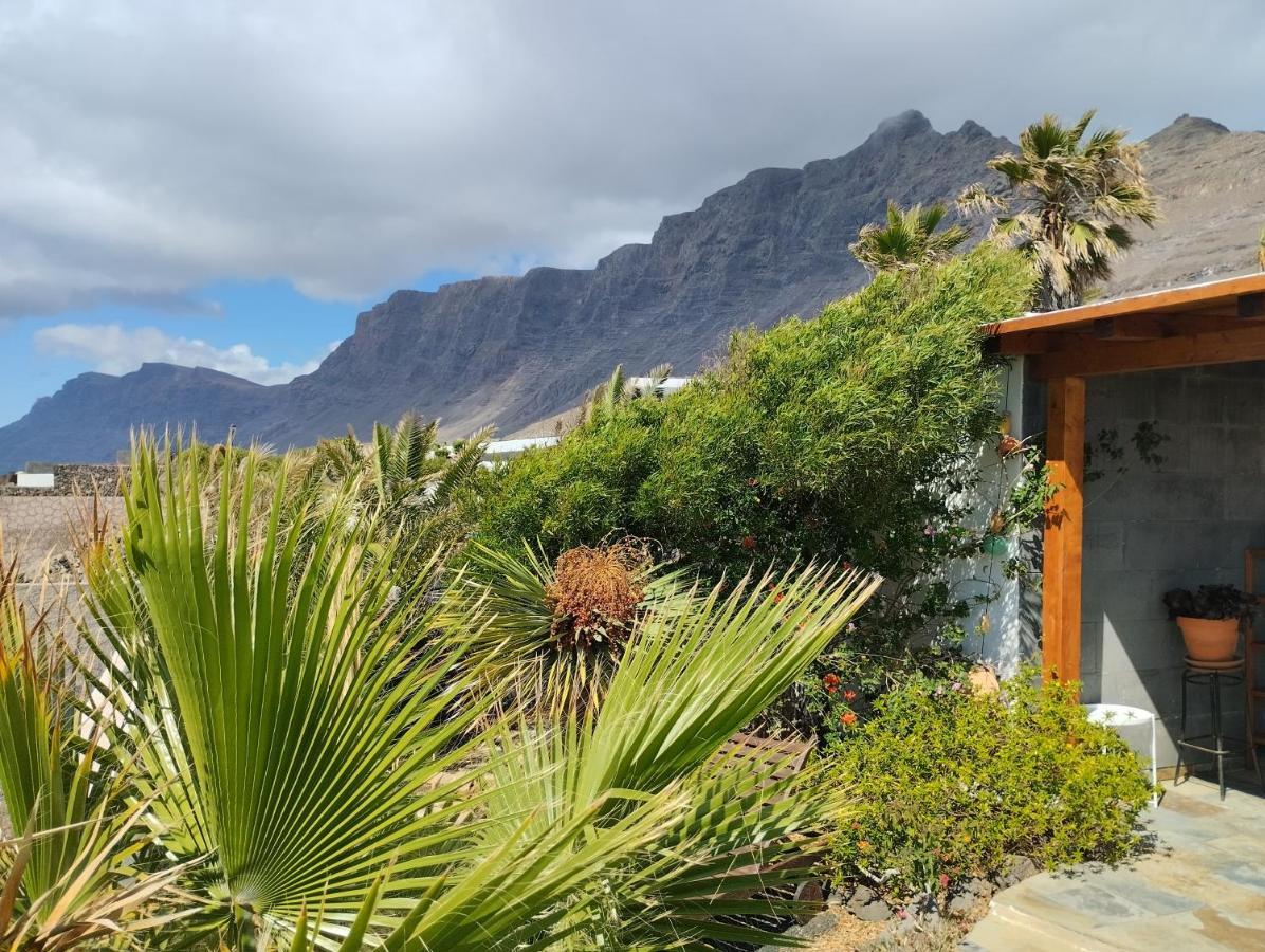 Beautiful Small Bungalow, Amazing Views And Garden ฟามารา ภายนอก รูปภาพ